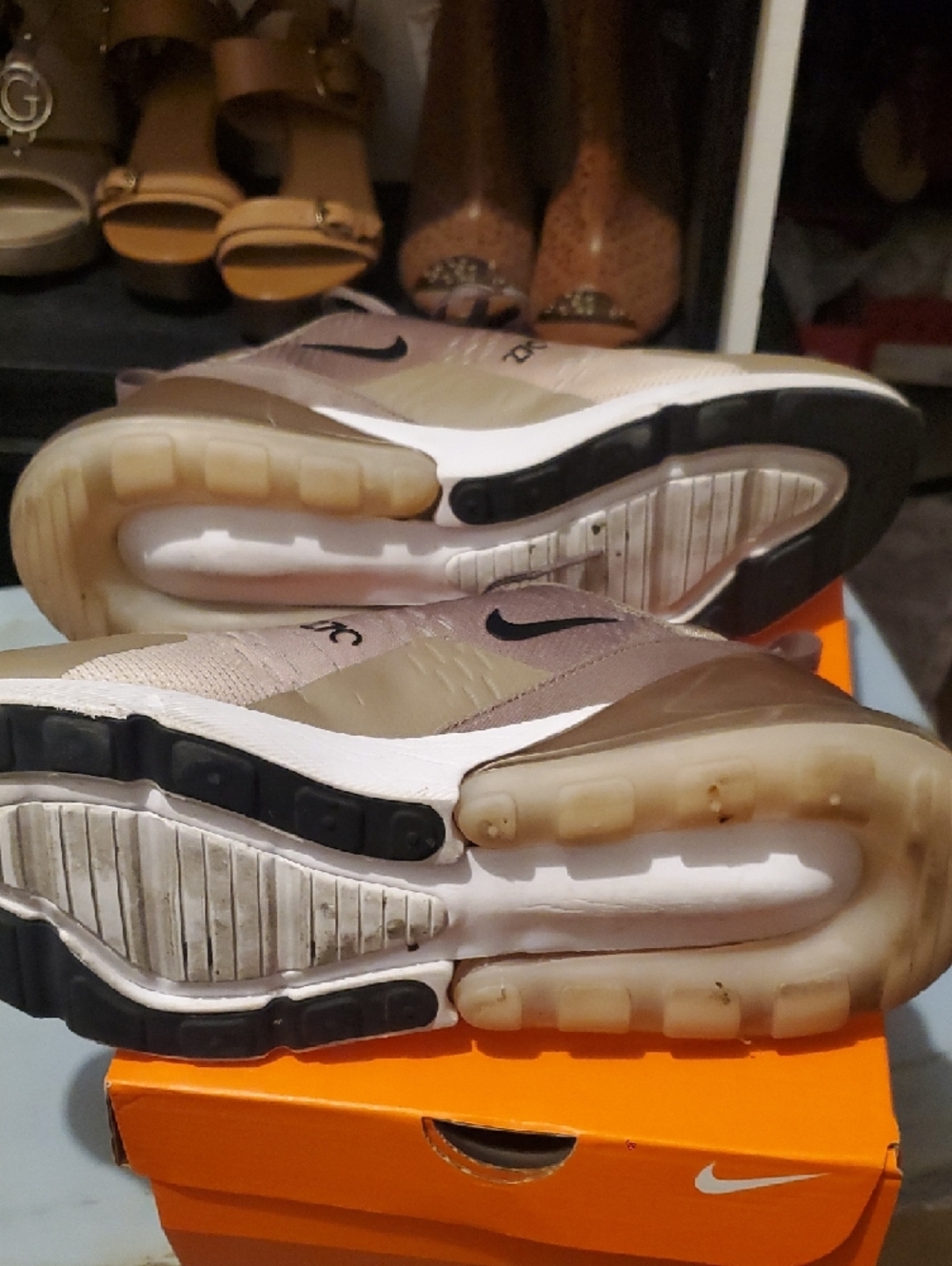 Nike Men’s Sneakers in Taupe and Olive - Picture 7 of 10